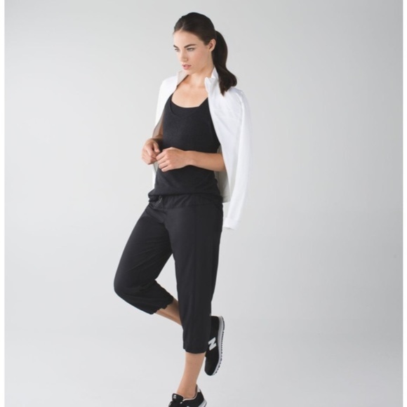 lululemon athletica Pants - Lululemon Athletica {Naval Blue} Step Lively Crop